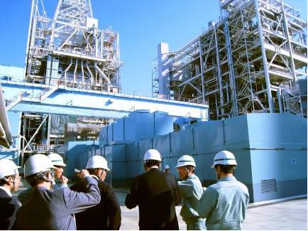 図7 斉藤環境大臣によるIGCC実証プラントの視察風景(2008年9月)